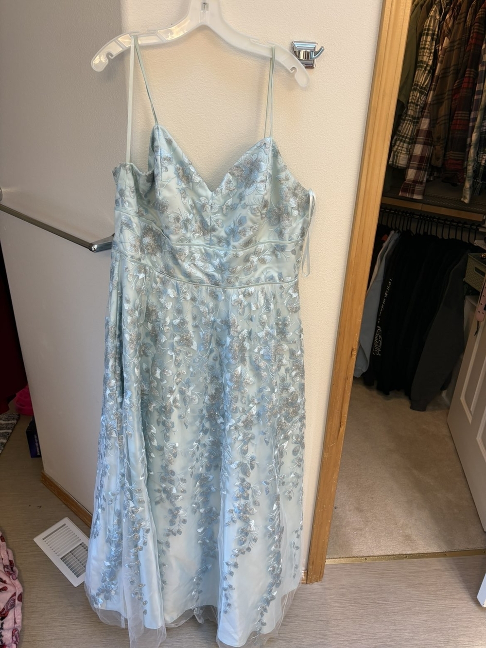 Cachet Pale Blue Embroidered Spaghetti-Strap Prom Dress